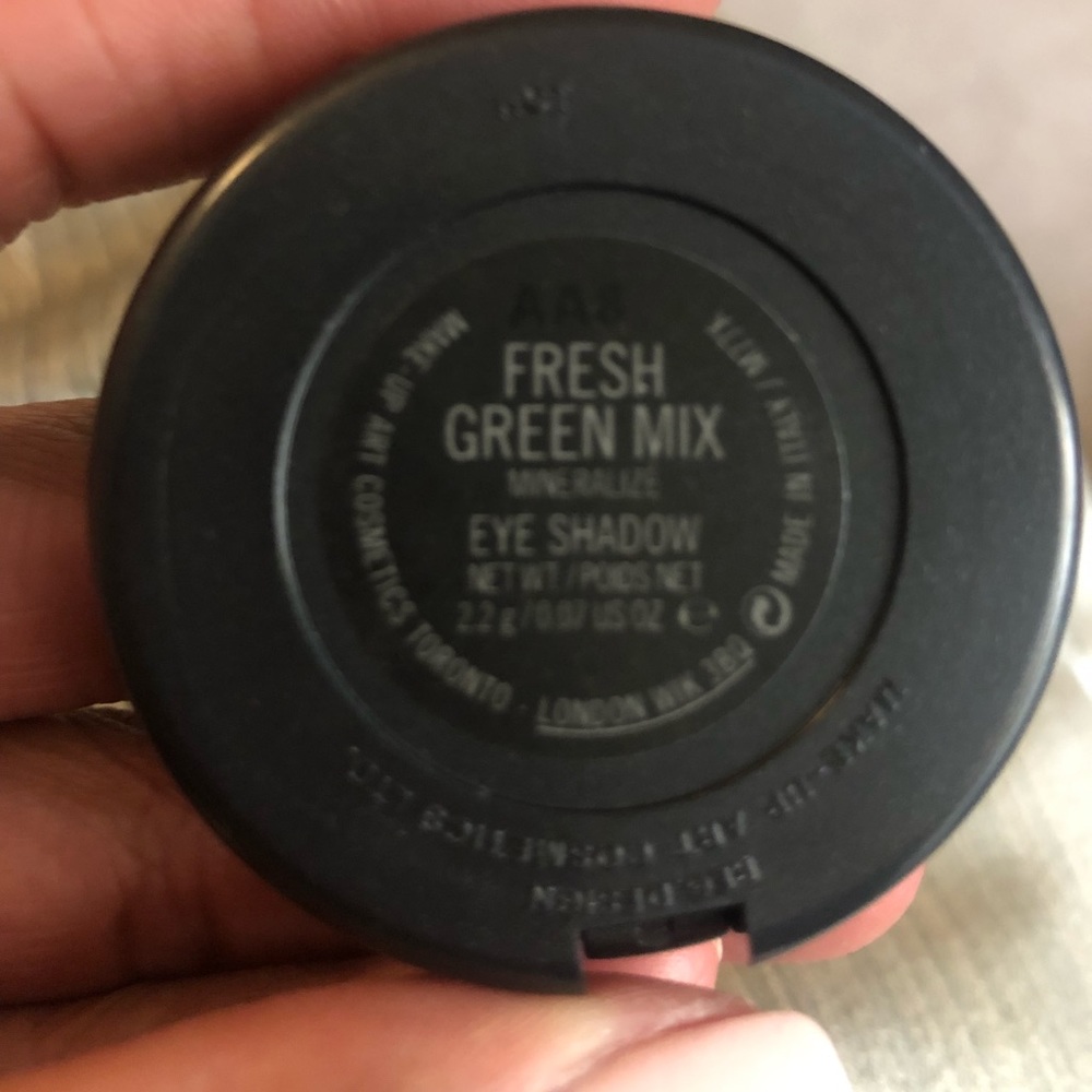 M·A·C Eye shadow - Picture 2 of 16